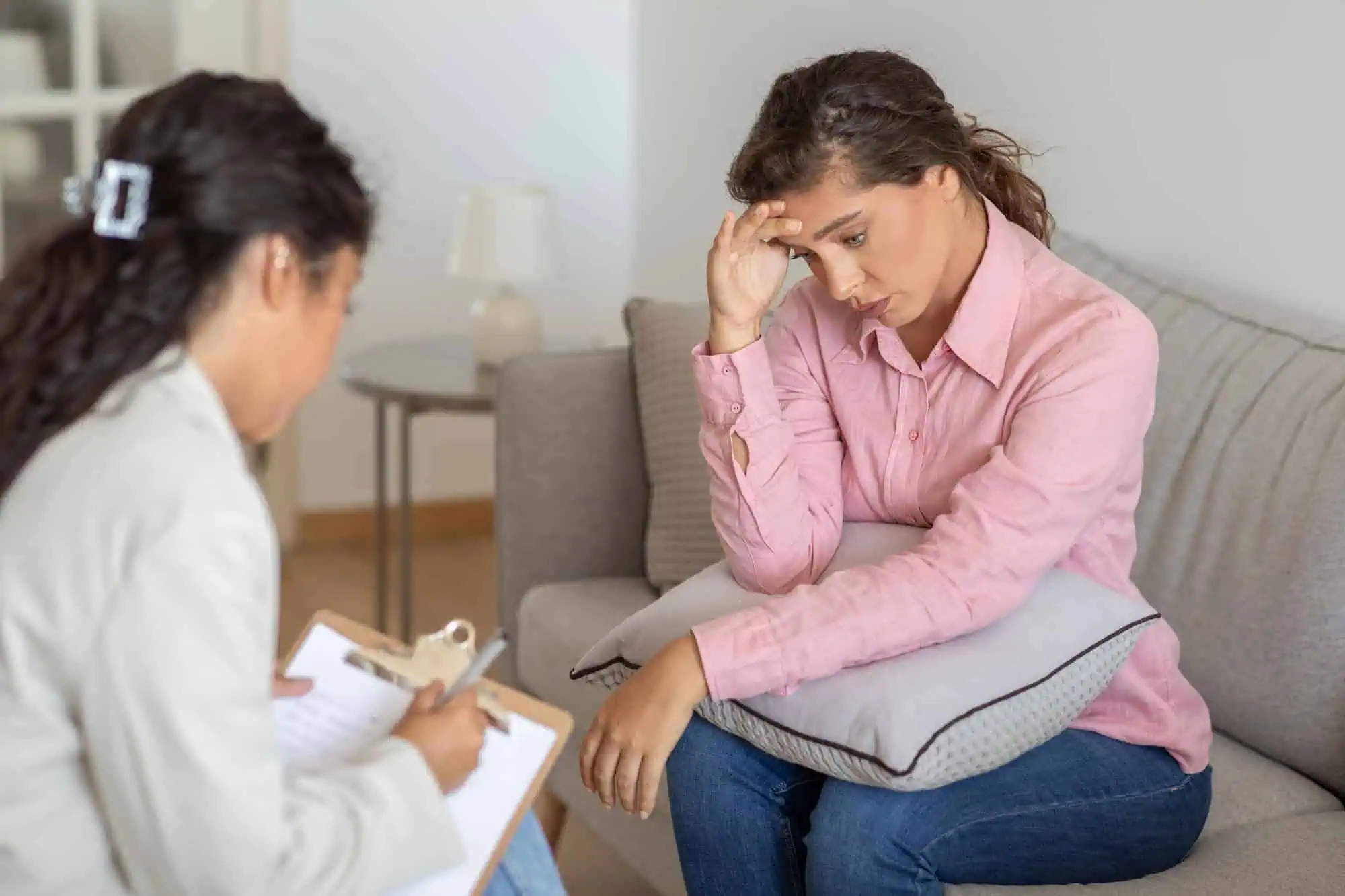 a session of dual diagnosis treatment for women